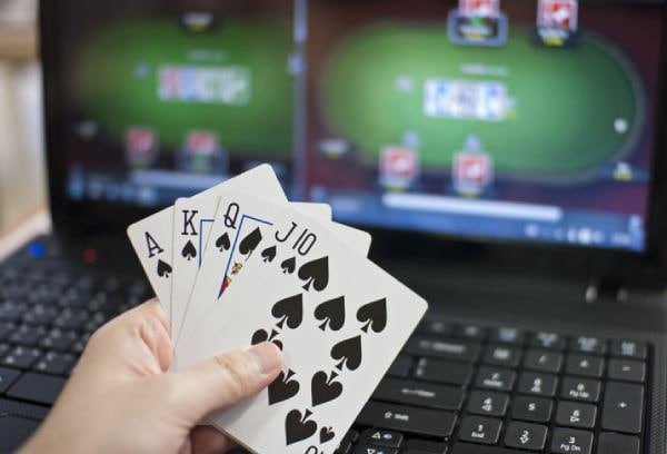 Ilustrasi keamanan akun dan privasi data pengguna slot online di platform kingasia77 Indonesia